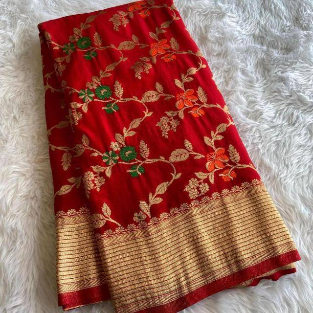 Finest elegant pure crepe Bulk saree manufacturers