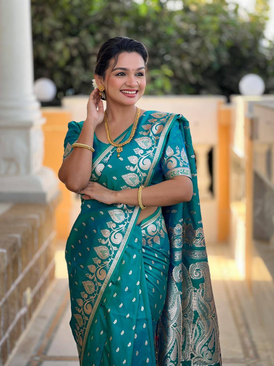 Anupama banarasi-9 Wholesale saree market in Mumbai