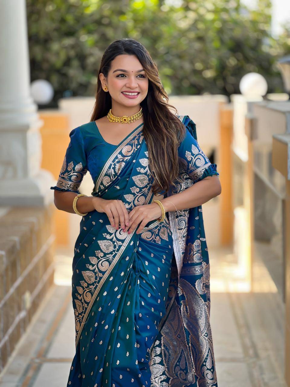 Anupama banarasi-9 Wholesale saree market in Mumbai