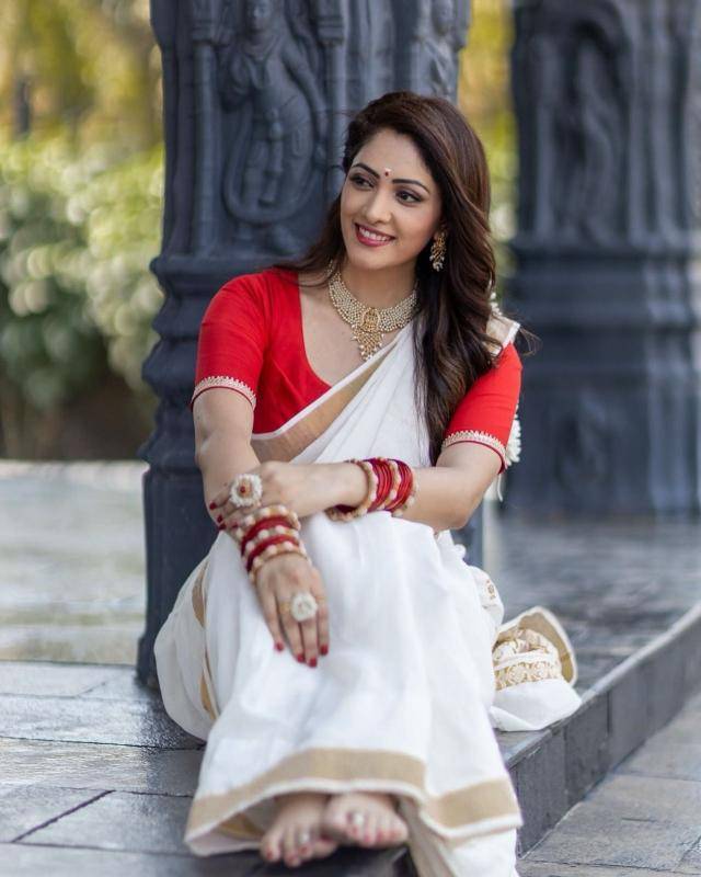 GC new soft cotton white Saree wholesale market near me