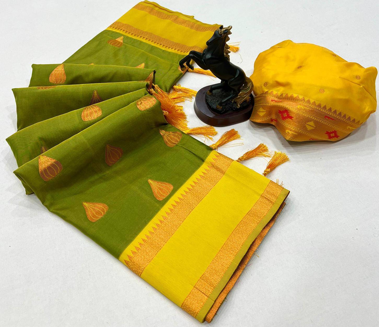 Malhar shree ganesh Saree wholesale market in Mumbai