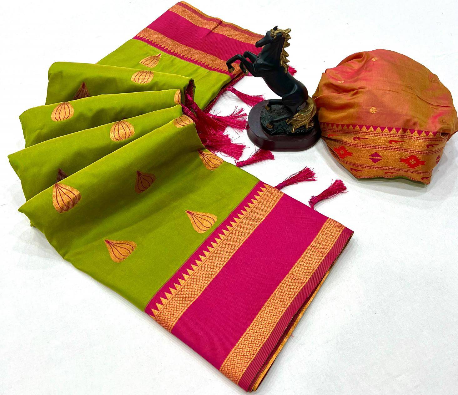 Malhar shree ganesh Saree wholesale market in Mumbai