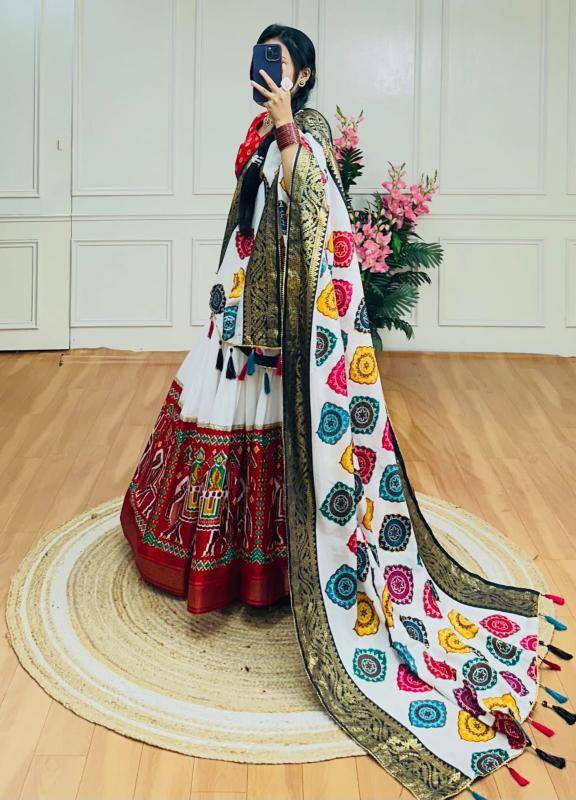 piludi Dola Silk Surat designer lehenga choli wholesale