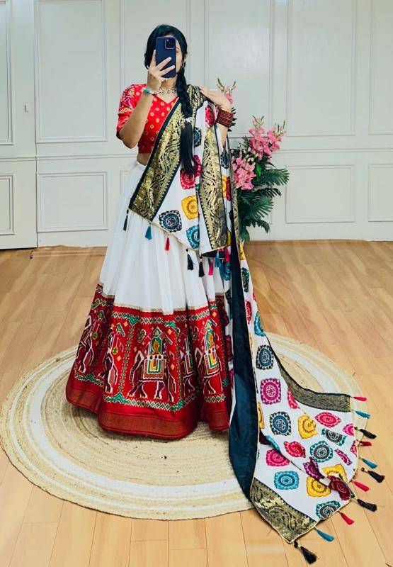 piludi Dola Silk Surat designer lehenga choli wholesale