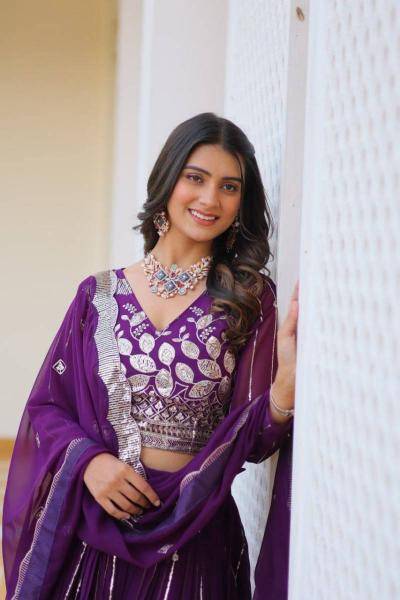 Sn 2338 Designer Embroidered holesale lehengha choli manufacturers