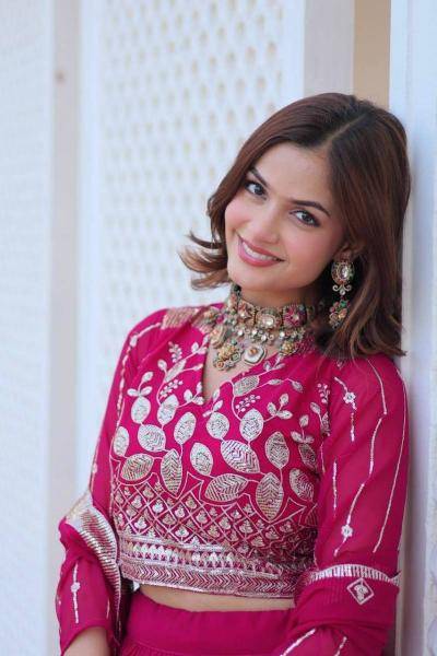 Sn 2338 Designer Embroidered holesale lehengha choli manufacturers