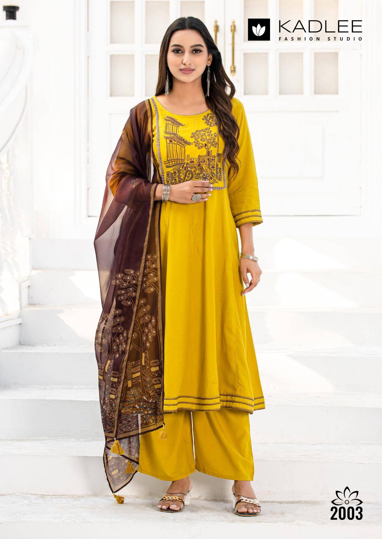 Kadlee swarnika Kurti distributors in Surat