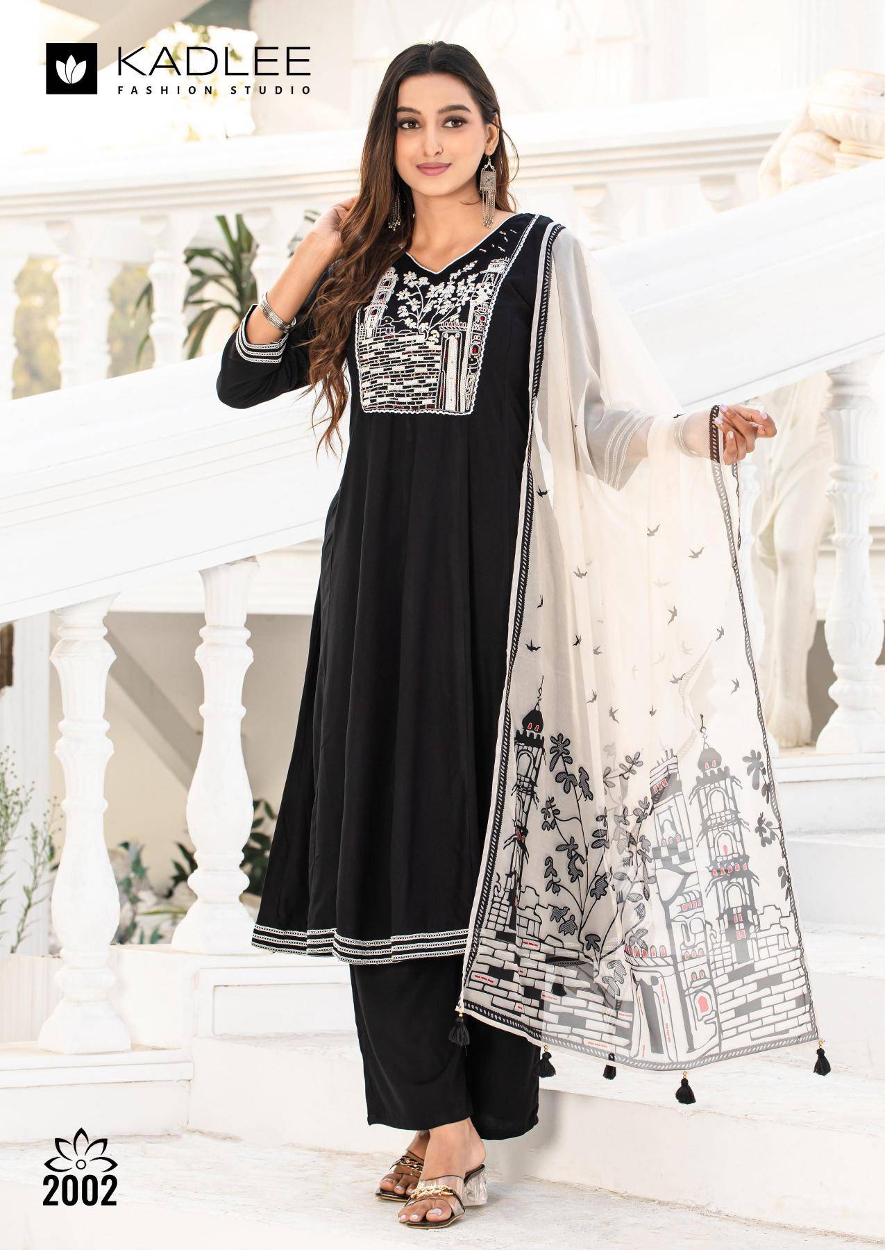 Kadlee swarnika Kurti distributors in Surat