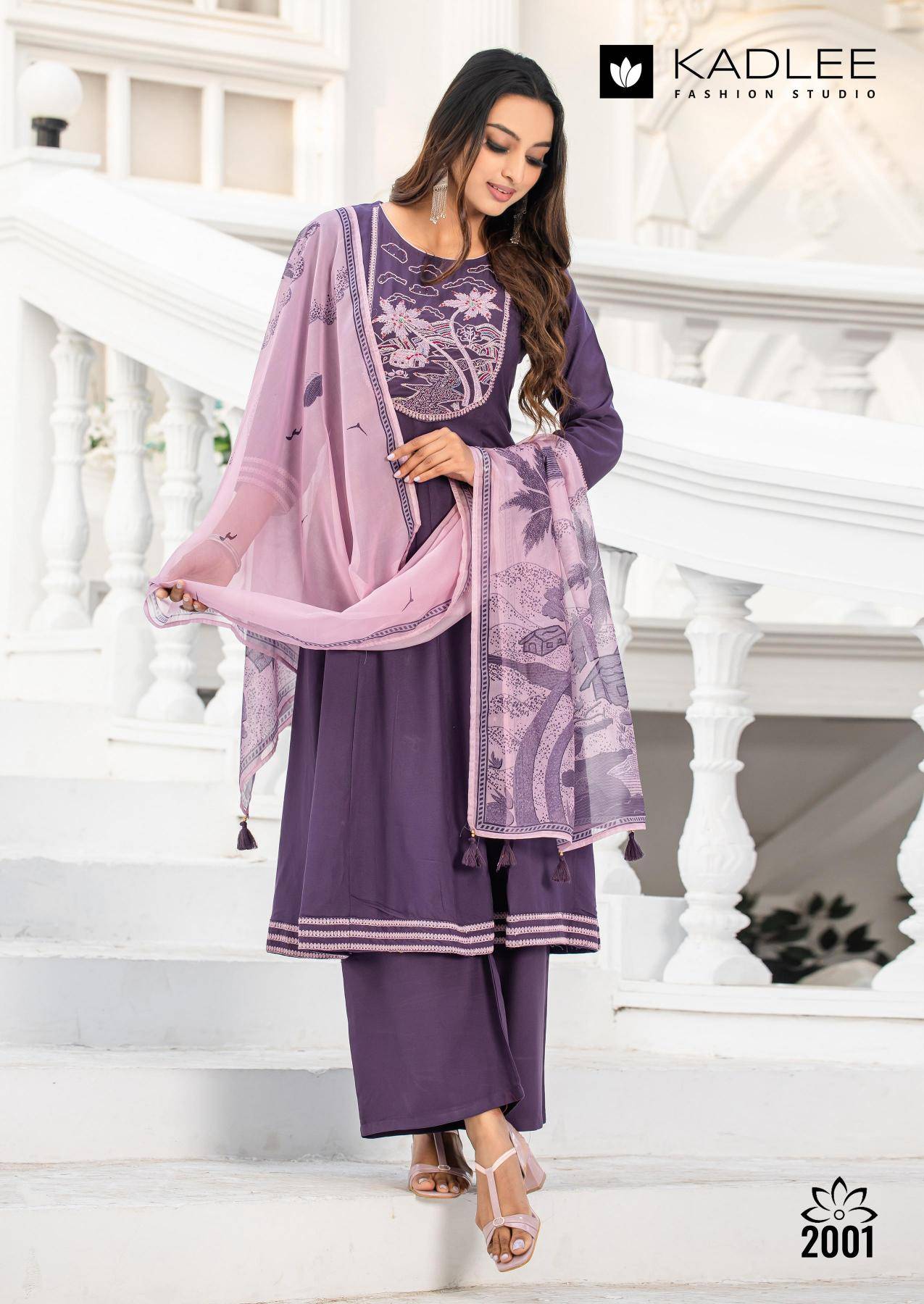 Kadlee swarnika Kurti distributors in Surat