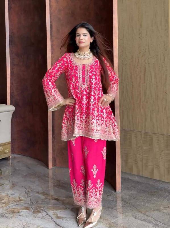 Adhya lady look 028 wholesale indian salwar kameez