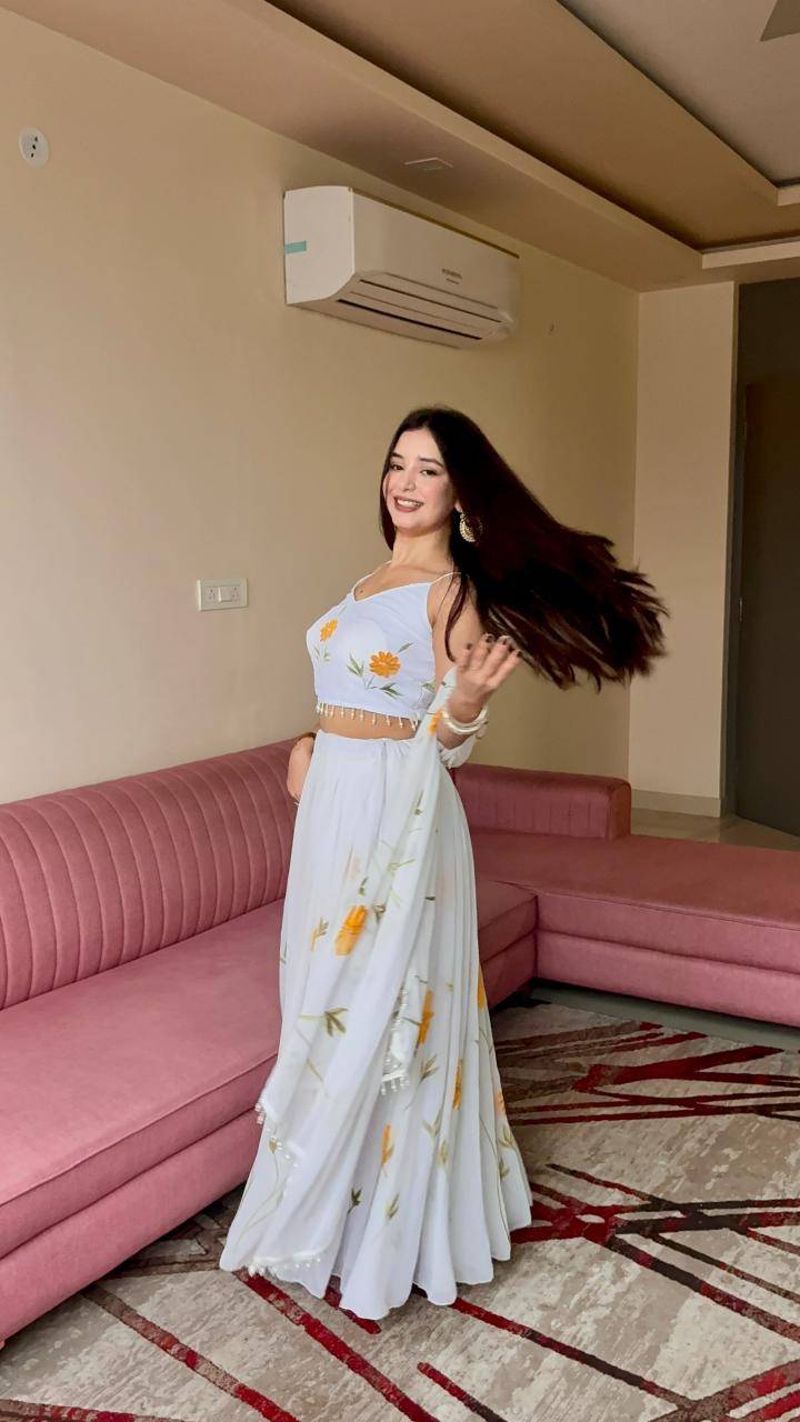 KR : 106 Organza Wholesale lehenga choli suppliers in Surat